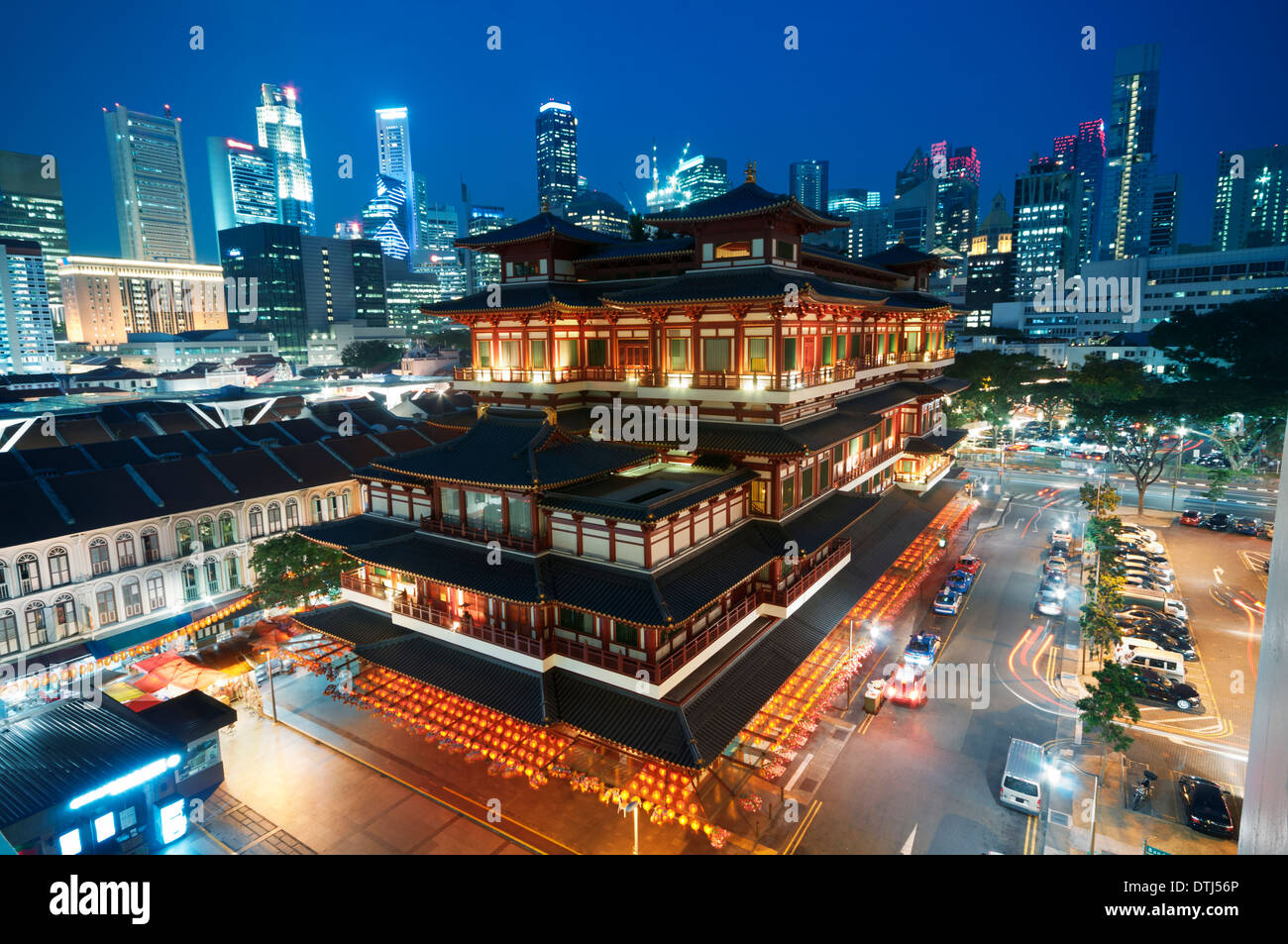 Buddha Toothe Relic Temple in Chinatown with Singapore`s business district in the background. Stock Photo